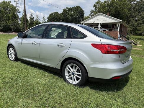 Used 2015 Ford Focus SE w/ Interior Protection Package FWD image 2