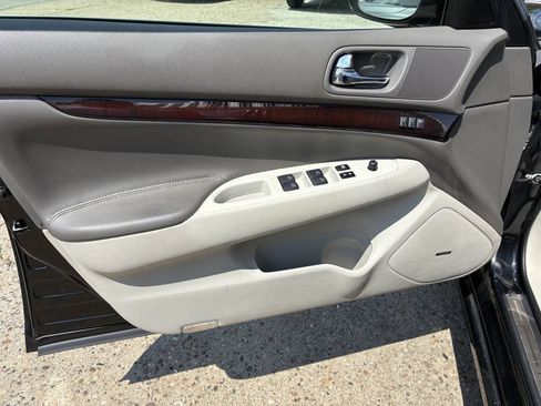 Used 2010 INFINITI G37 x Sedan w/ Premium Pkg AWD/4WD image 7