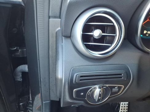 Used 2022 Mercedes-Benz GLC 300 4MATIC image 17