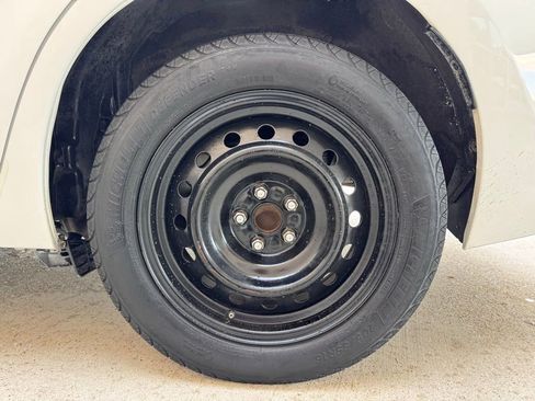 Used 2018 Toyota Corolla LE image 22