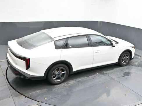 Used 2025 Kia K4 LXS image 41