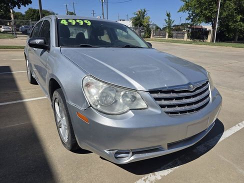Used 2010 Chrysler Sebring Touring FWD image 6