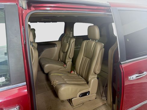 Used 2015 Chrysler Town & Country Touring-L w/ Driver Convenience Group FWD image 25