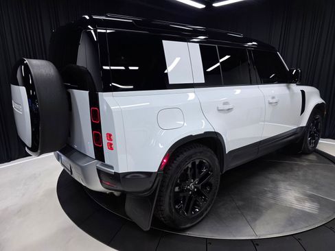 Used 2025 Land Rover Defender 110 S image 50