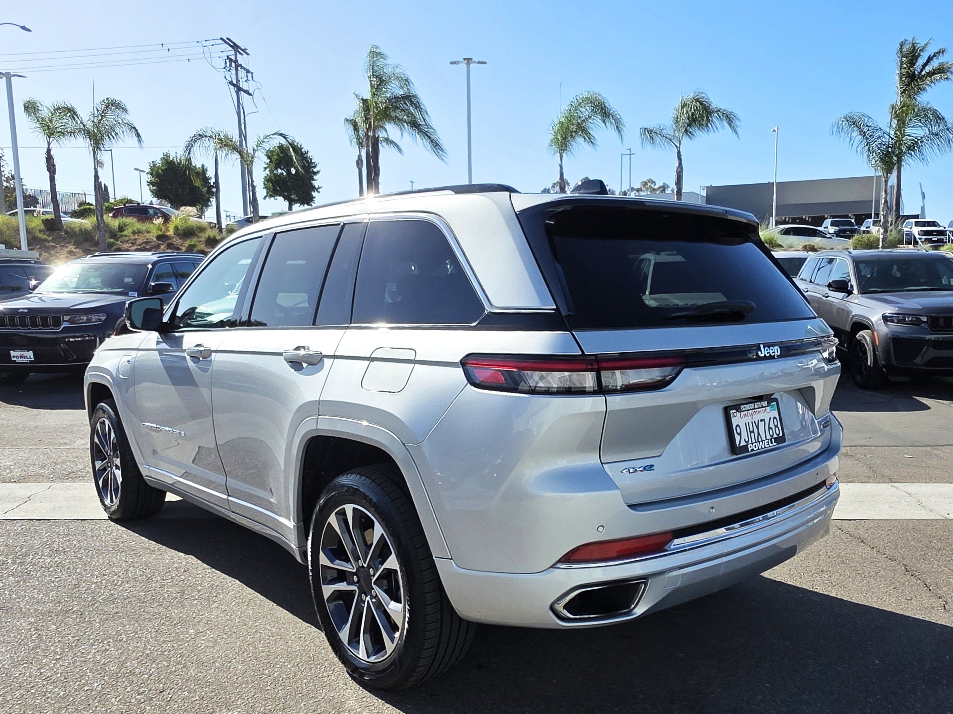 Certified 2023 Jeep Grand Cherokee Overland AWD/4WD image 3