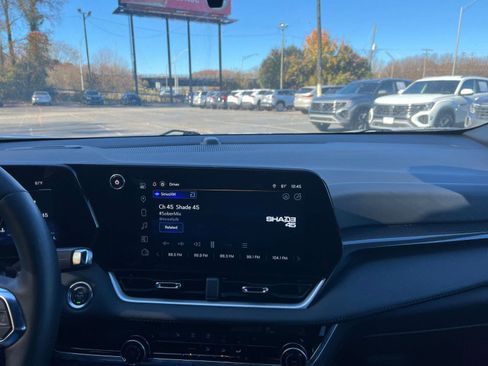 Used 2025 Chevrolet Equinox LT image 18