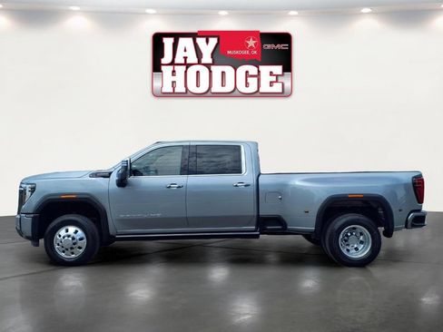 Used 2024 GMC Sierra 3500 Denali Ultimate AWD/4WD image 4