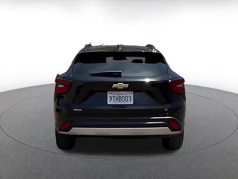 Used 2025 Chevrolet Trax LT FWD image 12