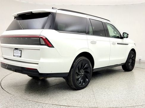 Used 2025 Lincoln Navigator Reserve w/ Jet Appearance Package AWD/4WD image 5