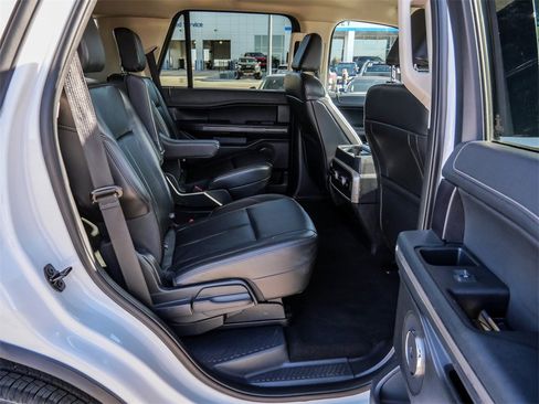 Used 2024 Ford Expedition XLT image 18