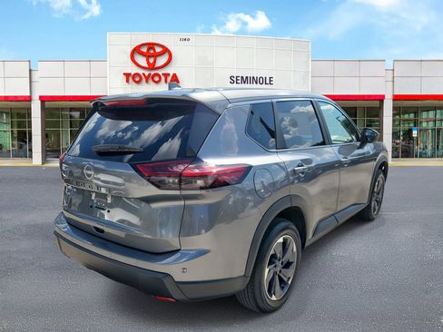 Used 2025 Nissan Rogue SV image 3