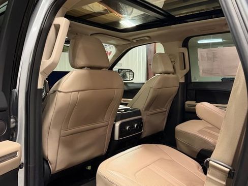 Used 2023 Ford Expedition Limited AWD/4WD image 10