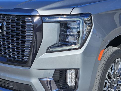 Used 2023 GMC Yukon XL Denali Ultimate image 11