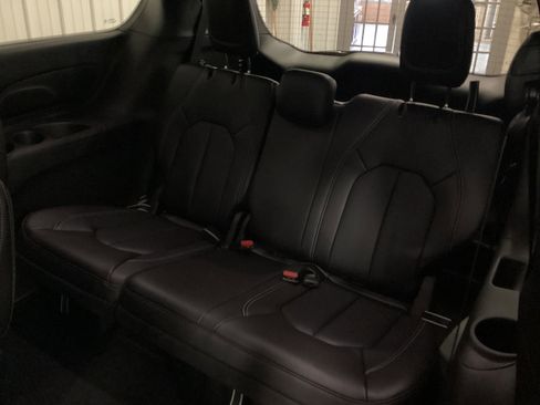 New 2026 Chrysler Pacifica Select image 32