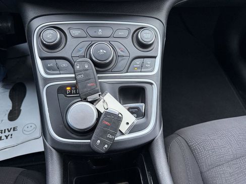 Used 2015 Chrysler 200 Limited w/ Convenience Group image 14