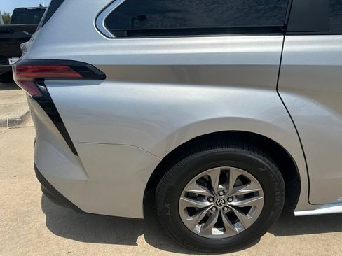 Used 2022 Toyota Sienna LE FWD image 9