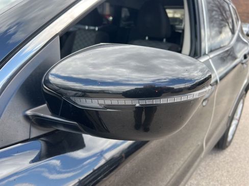 Used 2020 Nissan Rogue Sport SV w/ All-Weather Package image 28