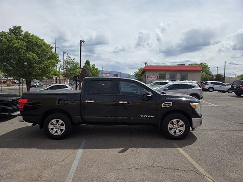 Used 2017 Nissan Titan SV image 3