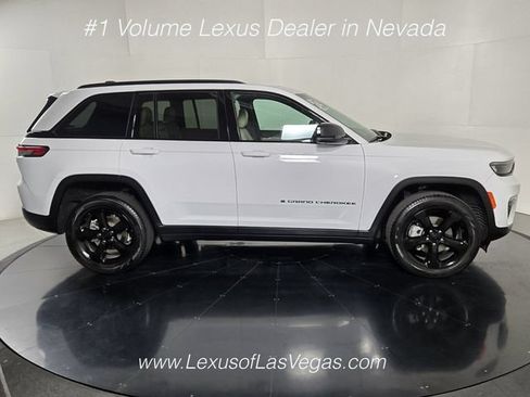 Used 2024 Jeep Grand Cherokee Limited w/ Luxury Tech Group II AWD/4WD image 7