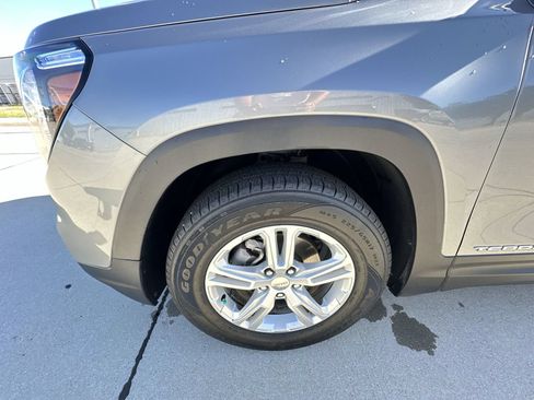 Used 2023 GMC Terrain SLE w/ Driver Convenience Package AWD/4WD image 30