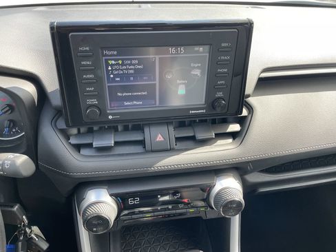 Used 2022 Toyota RAV4 LE AWD/4WD image 18