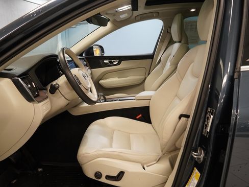 Used 2020 Volvo XC90 T6 Momentum image 6