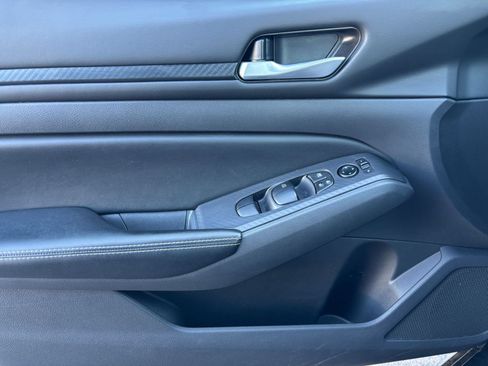 Used 2025 Nissan Altima 2.5 SV FWD image 18