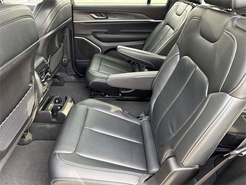 Used 2022 Jeep Grand Cherokee L Limited image 12