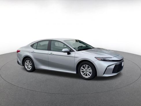 Used 2025 Toyota Camry LE image 2
