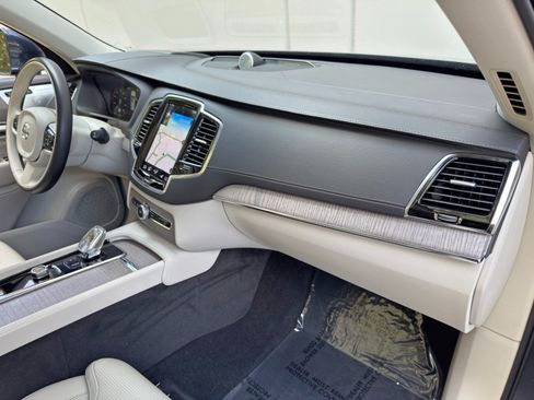 Used 2022 Volvo XC90 T8 Inscription w/ Advanced Package AWD/4WD image 14