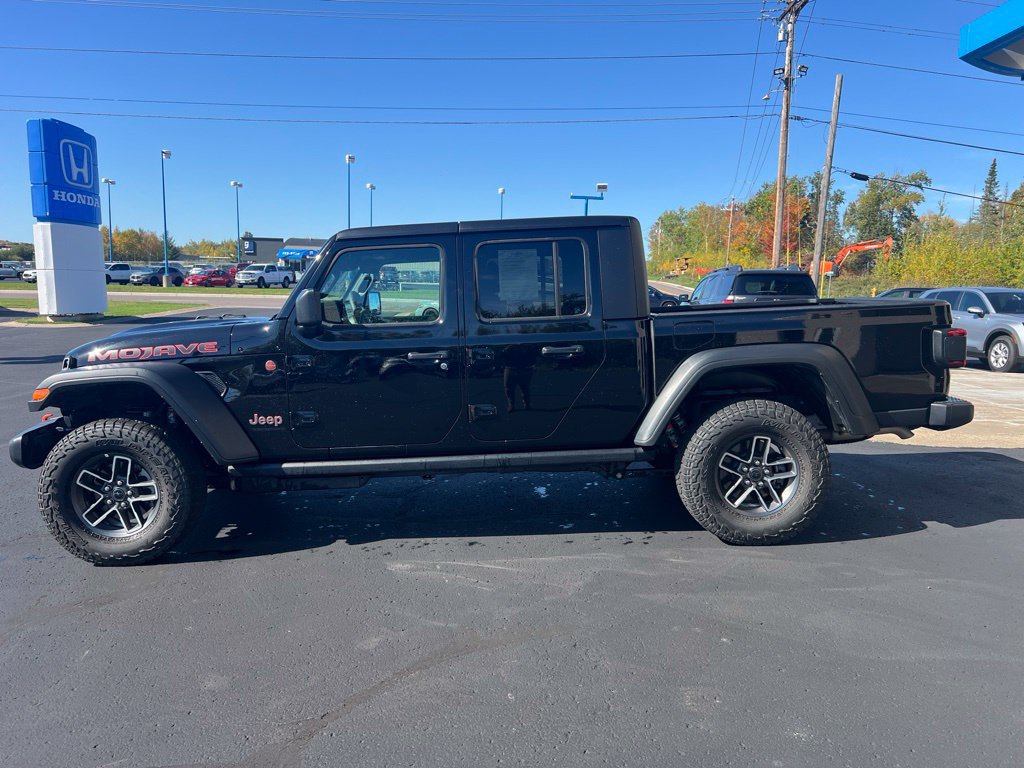 Used 2026 Jeep Gladiator Mojave AWD/4WD image 7