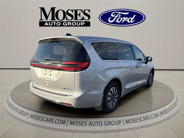 Used 2023 Chrysler Pacifica Limited FWD image 5