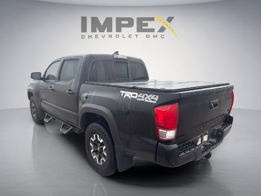 Used 2017 Toyota Tacoma TRD Off-Road AWD/4WD image 7