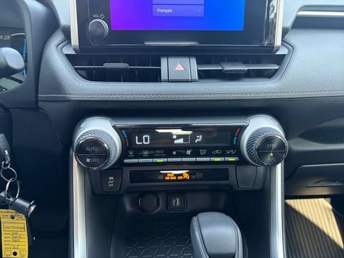 Used 2025 Toyota RAV4 LE AWD/4WD image 12