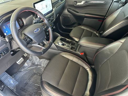 Used 2024 Ford Escape ST-Line w/ Tech Pack #1 FWD image 11