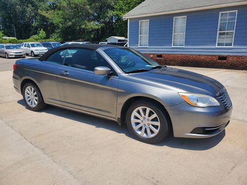 Used 2012 Chrysler 200 Touring FWD image 12