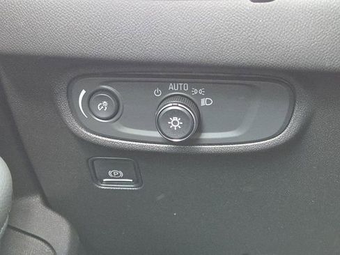 Used 2023 GMC Terrain SLE w/ Driver Convenience Package FWD image 9