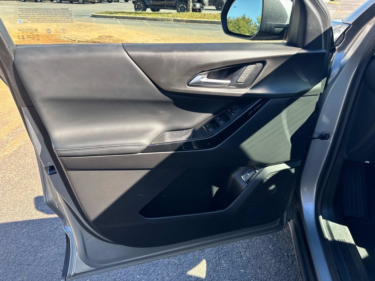 Used 2025 Chevrolet Equinox LT w/ Convenience Package II FWD image 28