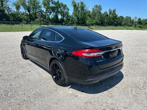 Used 2018 Ford Fusion SE w/ Fusion SE Technology Package FWD image 3