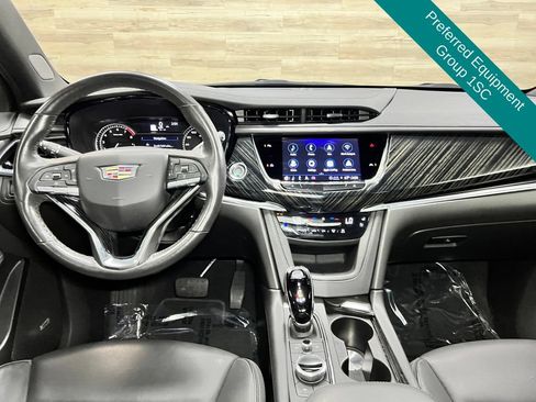 Used 2025 Cadillac XT6 Premium Luxury FWD image 2