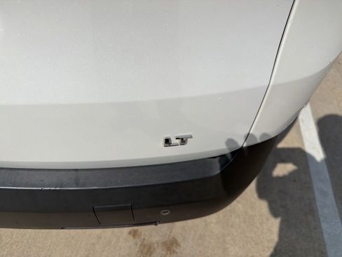 Used 2022 Chevrolet Traverse LT FWD image 3
