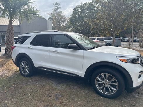 Used 2023 Ford Explorer Limited image 17