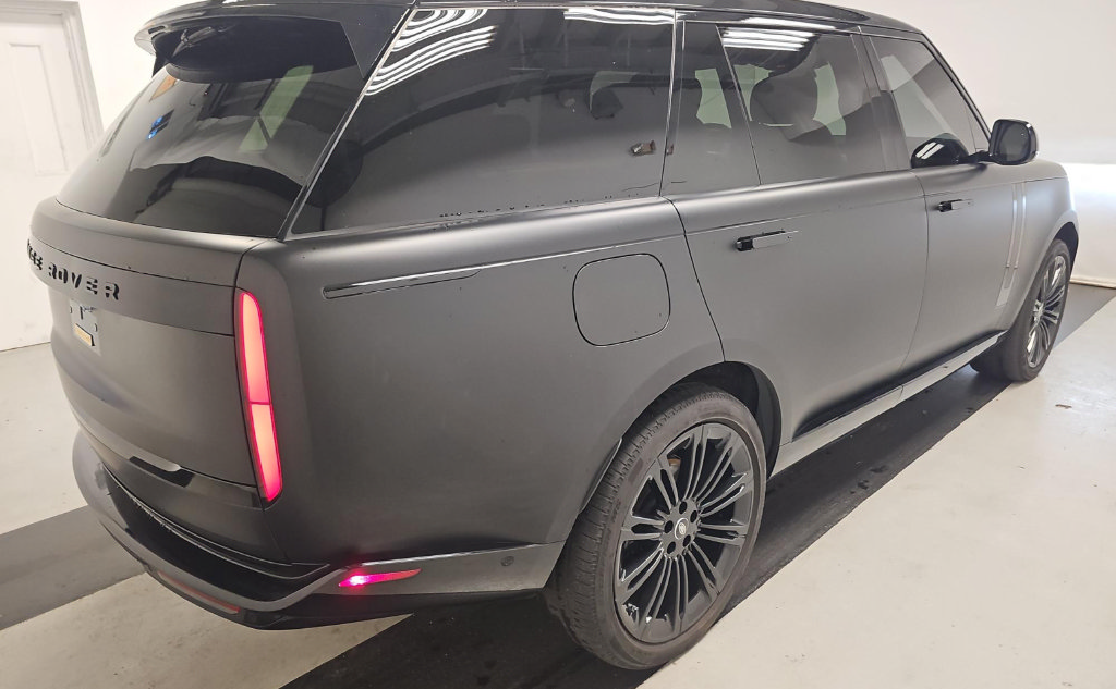 Used 2025 Land Rover Range Rover Long Wheelbase SE AWD/4WD image 2