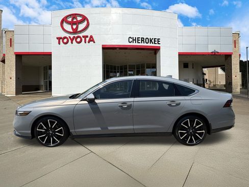 Used 2025 Honda Accord Touring image 8