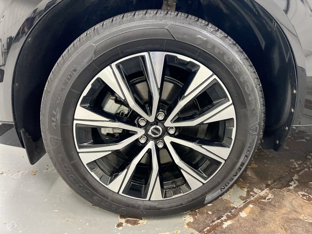 Used 2023 Volvo XC60 B5 Plus AWD/4WD image 27