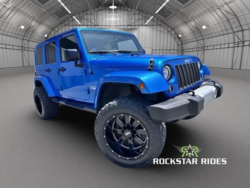 Used 2015 Jeep Wrangler Unlimited Sahara w/ Connectivity Group AWD/4WD image 11
