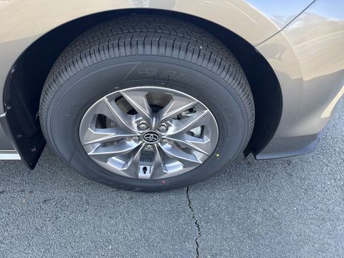 New 2026 Toyota Sienna XLE image 10