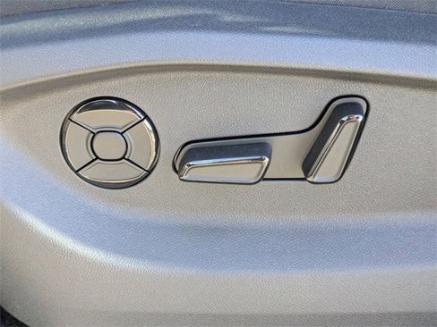 New 2026 Volkswagen Tiguan SE image 23