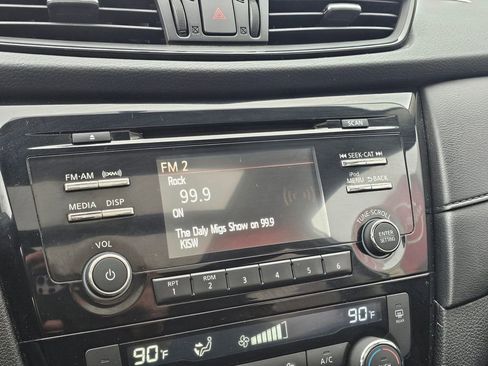 Used 2017 Nissan Rogue SV image 22