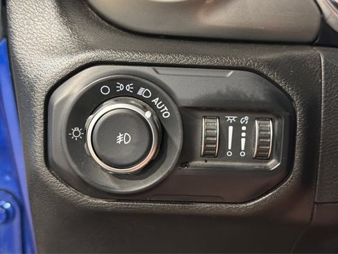Used 2019 Jeep Wrangler Unlimited Sahara AWD/4WD image 19